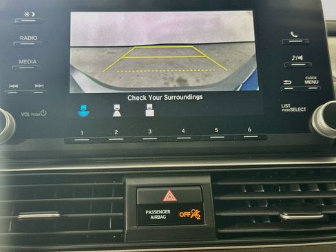 Used 2018 Honda Accord LX image 15