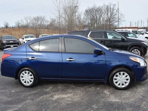 Used 2019 Nissan Versa SV image 2
