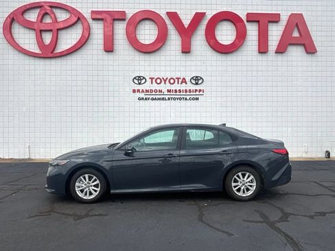 Used 2025 Toyota Camry LE FWD image 5