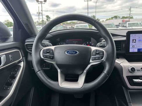 Used 2023 Ford Explorer XLT AWD/4WD image 13