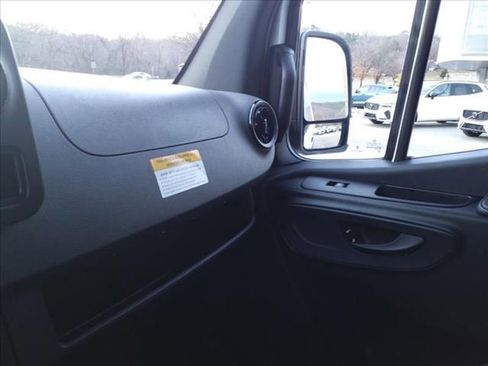 Used 2024 Mercedes-Benz Sprinter 2500 image 25