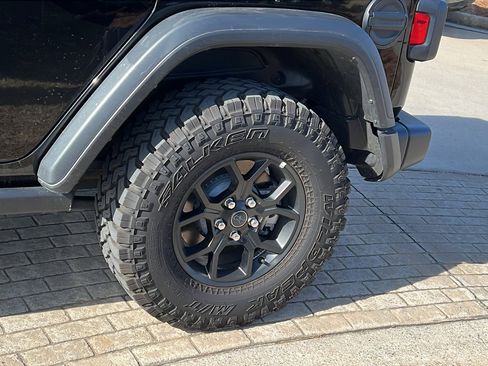 Used 2025 Jeep Wrangler Willys image 12