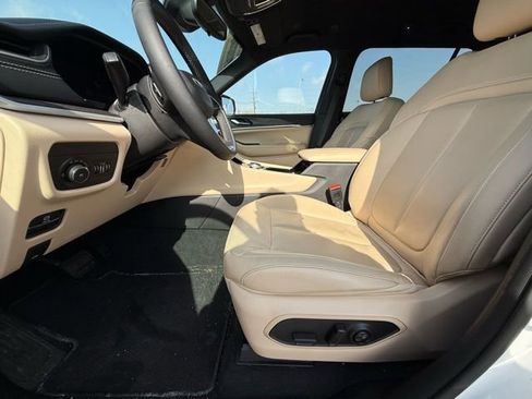 Used 2023 Jeep Grand Cherokee L Limited image 23