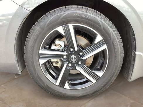 Used 2025 Nissan Sentra SV FWD image 30