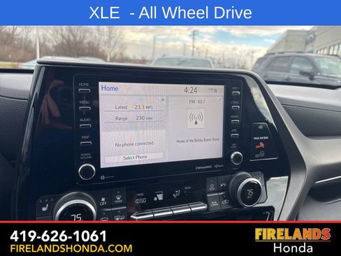 Used 2021 Toyota Highlander XLE AWD/4WD image 22