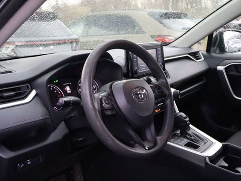 Used 2019 Toyota RAV4 LE image 6