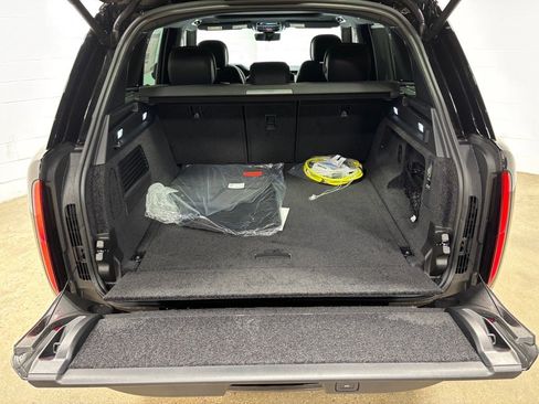New 2025 Land Rover Range Rover SE image 40