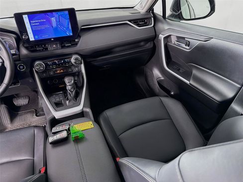 Used 2023 Toyota RAV4 XLE Premium AWD/4WD image 27