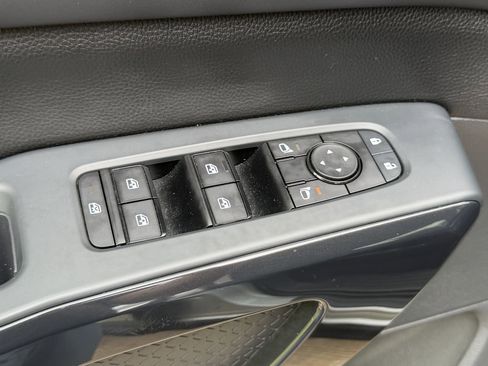 Used 2023 Nissan Pathfinder SV AWD/4WD image 27
