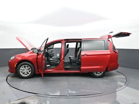 New 2025 Chrysler Voyager LX image 62