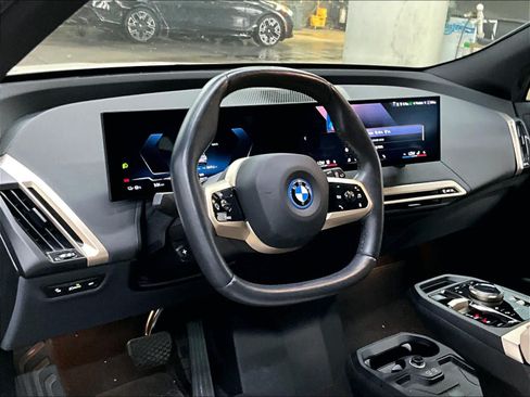 Used 2024 BMW iX xDrive50 w/ Sport Package AWD/4WD image 16