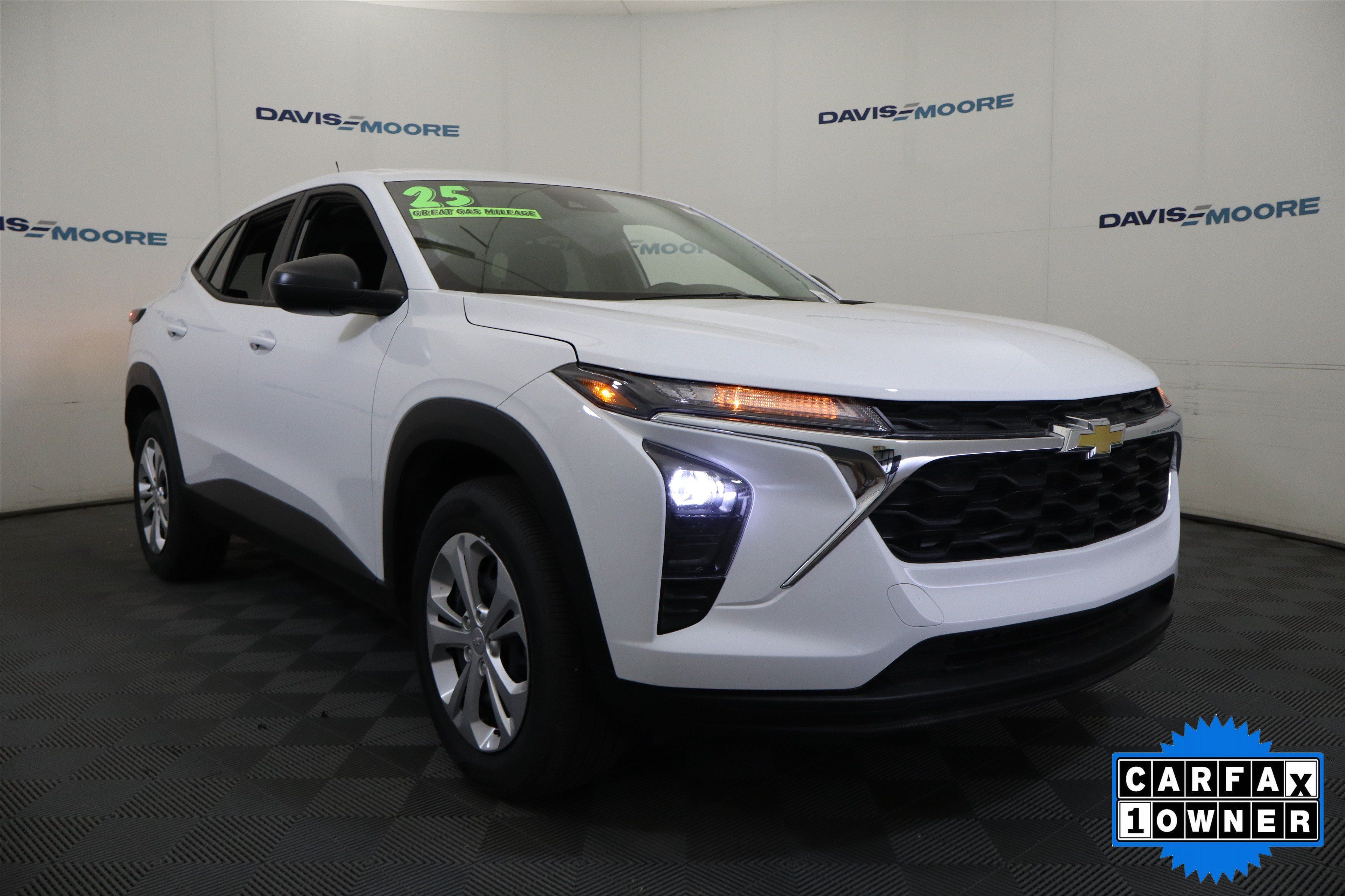 Used 2026 Chevrolet Trax LS FWD image 3