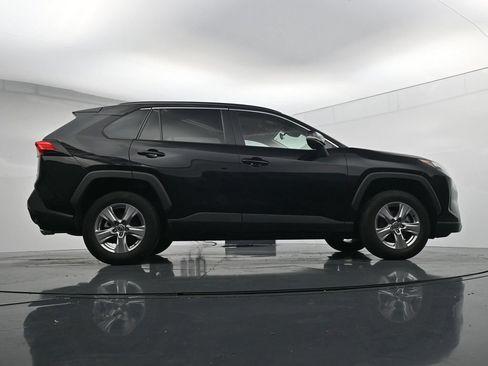 Used 2025 Toyota RAV4 XLE AWD/4WD image 38