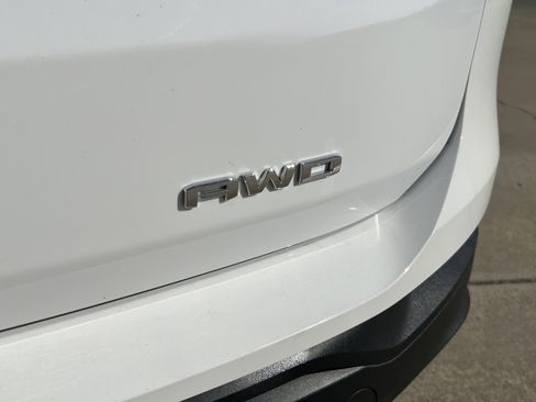 Used 2024 GMC Terrain SLE image 11