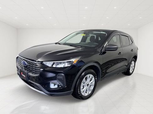 Used 2023 Ford Escape Active w/ Tech Pack #1 AWD/4WD image 3