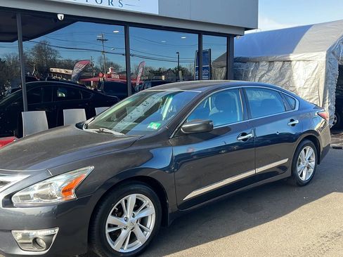 Used 2015 Nissan Altima 2.5 SV image 3
