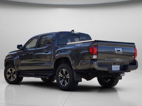 Used 2018 Toyota Tacoma TRD Sport w/ Technology Package AWD/4WD image 19