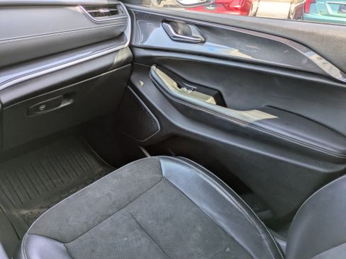 Used 2021 Jeep Grand Cherokee L Laredo image 12