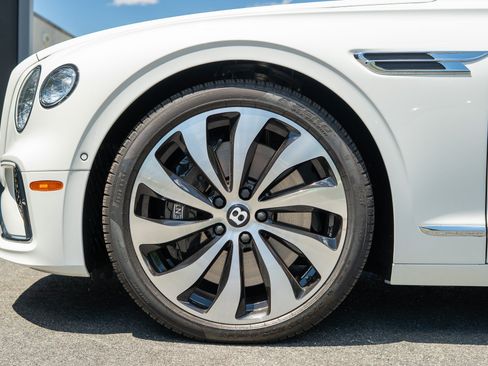 Used 2026 Bentley Flying Spur Plug-In Hybrid AWD/4WD image 6