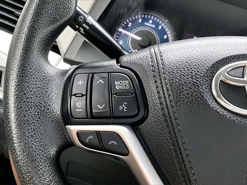 Used 2019 Toyota Sienna L image 12