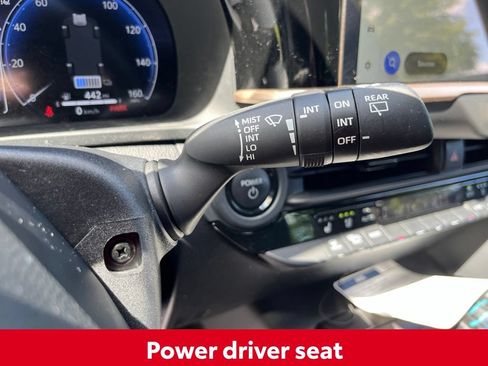Used 2025 Toyota Crown Signia AWD/4WD image 17