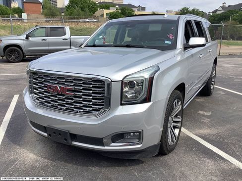 Used 2018 GMC Yukon XL Denali w/ Denali Ultimate Package image 4