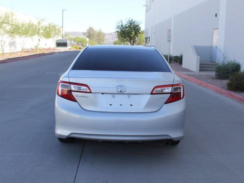 Used 2014 Toyota Camry LE FWD image 6