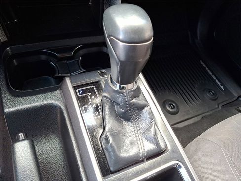 Used 2018 Toyota Tacoma TRD Off-Road image 14