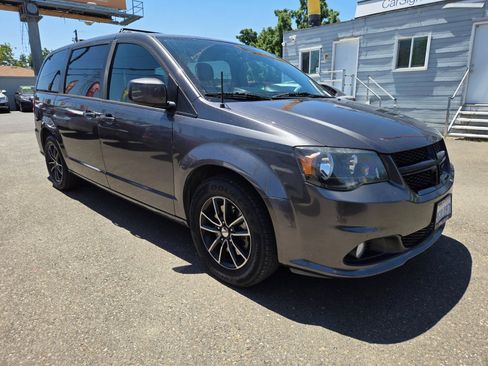 Used 2018 Dodge Grand Caravan SXT w/ Blacktop Package FWD image 5