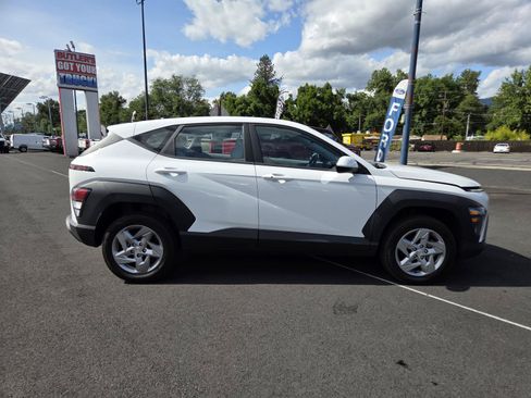 Used 2024 Hyundai Kona SE AWD/4WD image 4
