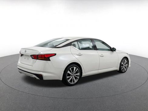 Used 2025 Nissan Altima 2.5 SV FWD image 9