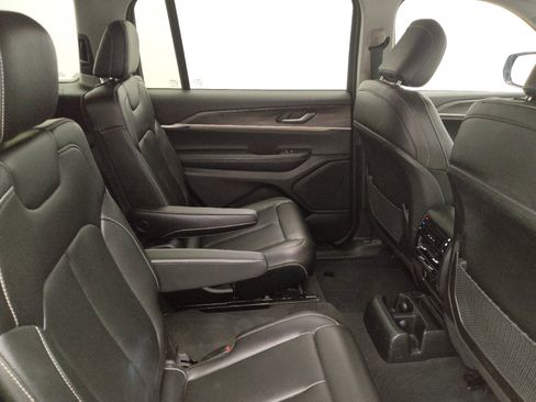 Used 2023 Jeep Grand Cherokee L Limited AWD/4WD image 19