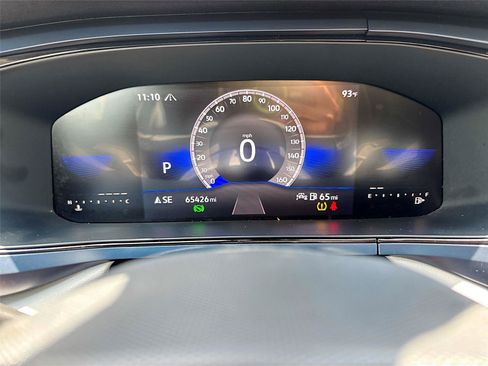 Used 2023 Volkswagen Taos SE w/ Panoramic Sunroof Package AWD/4WD image 13