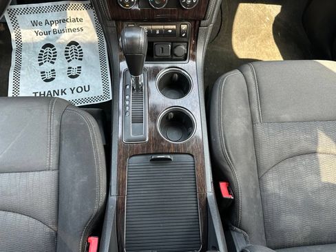Used 2015 Chevrolet Traverse LT w/ Style and Technology Package FWD image 20
