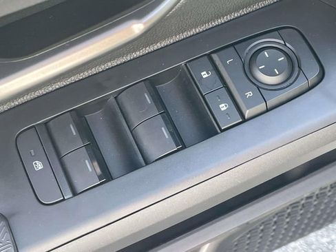 Used 2025 Toyota Tacoma TRD Sport image 15