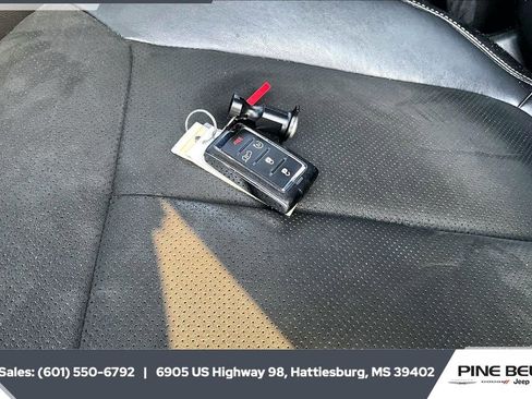 Used 2021 Jeep Grand Cherokee L Laredo image 9