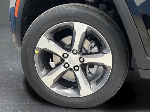 New 2026 Jeep Grand Cherokee Limited w/ Luxury Tech Group II image 37