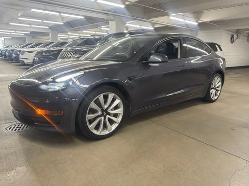 Used 2023 Tesla Model 3 Standard Range RWD image 1