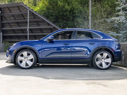 Certified 2025 Porsche Macan 4 Electric image 2