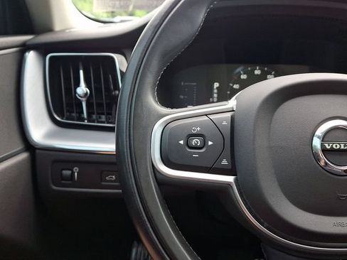 Used 2019 Volvo XC60 T6 Momentum w/ Protection Package Premier AWD/4WD image 21