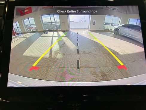 Used 2023 Jeep Grand Cherokee Limited image 21