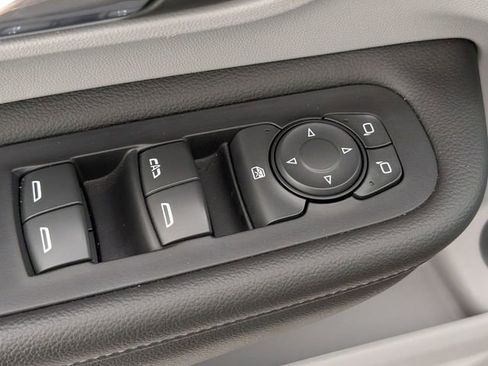 Used 2023 GMC Terrain SLT w/ Infotainment Package II FWD image 12