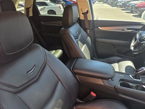 Used 2019 Cadillac XT5 Luxury w/ LPO, Black Ice Package AWD/4WD image 7