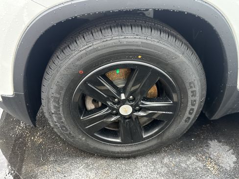 Used 2022 Chevrolet Trax LT FWD image 12