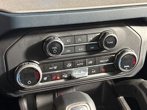 Used 2024 Ford Bronco Outer Banks AWD/4WD image 35