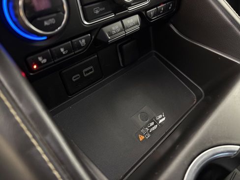 Used 2023 Chevrolet Suburban Premier image 33