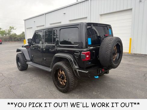 Used 2022 Jeep Wrangler Unlimited Sahara AWD/4WD image 4