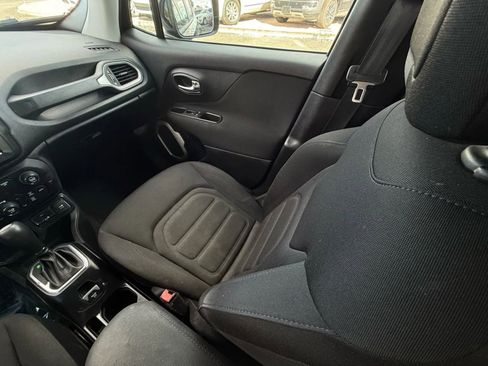 Used 2019 Jeep Renegade Latitude w/ UConnect 8.4 Nav Group image 47