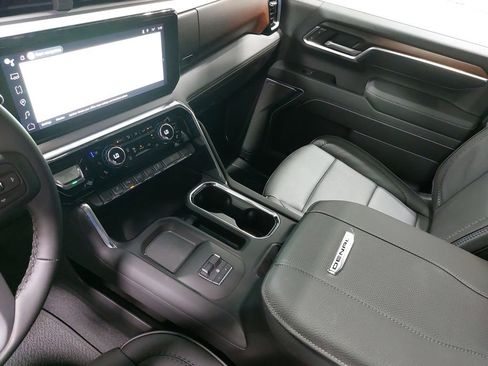 New 2025 GMC Sierra 3500 Denali w/ Denali Reserve Package image 26