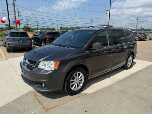 Used 2020 Dodge Grand Caravan SXT FWD image 5